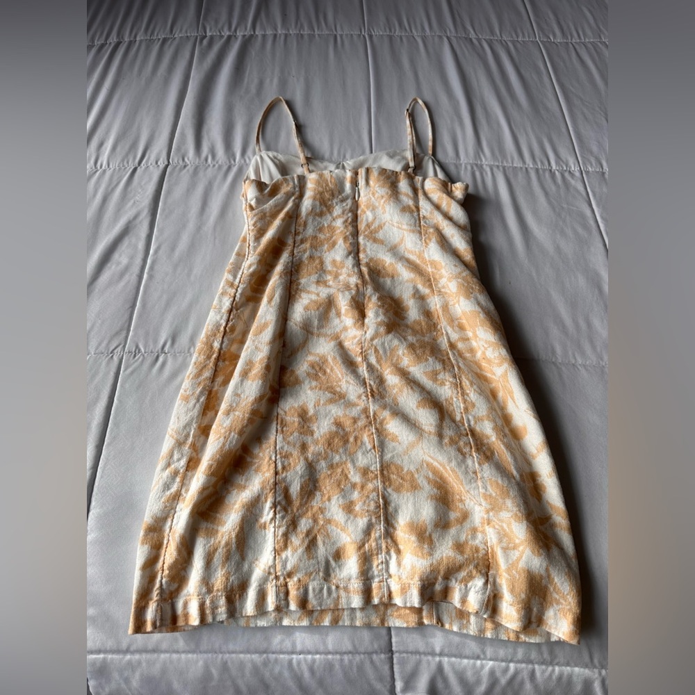 Yellow and white flower dress!!! 💛 - Picture 2 of 3